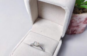 Dainty Engagement Ring: Find the Perfect Dainty Ring