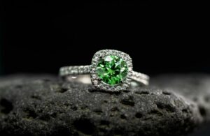 Discover the Best Emerald Engagement Rings - Buying Guide for Gemstones