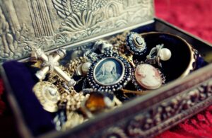 Expert Antique Jewelry Repair Services - Specializing in High-Quality Restoration and Preservation