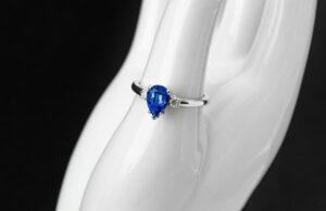 Exquisite Diamond Blue Sapphire Engagement Rings