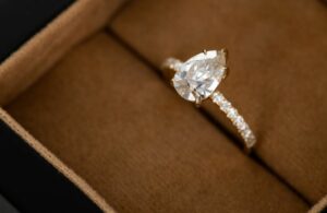 Exquisite Pear Diamond Engagement Ring | Elegant Jewelry Lovers' Delight