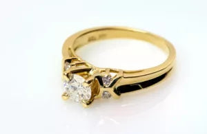 Gold Wedding Bands: Yellow Gold Wedding Ring with Diamonds