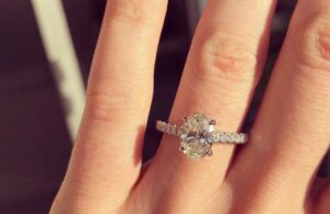 Shop Stunning Oval Engagement Rings: Diamond, Halo & Karat