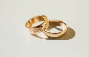 Shop Stunning Yellow Gold Wedding Bands & Wedding Rings