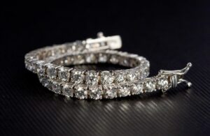 Stunning Natural Diamond Bracelet - Statement Piece for a Timeless Look