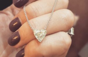 Timeless Elegance: Diamond Necklaces & Exquisite Charm!