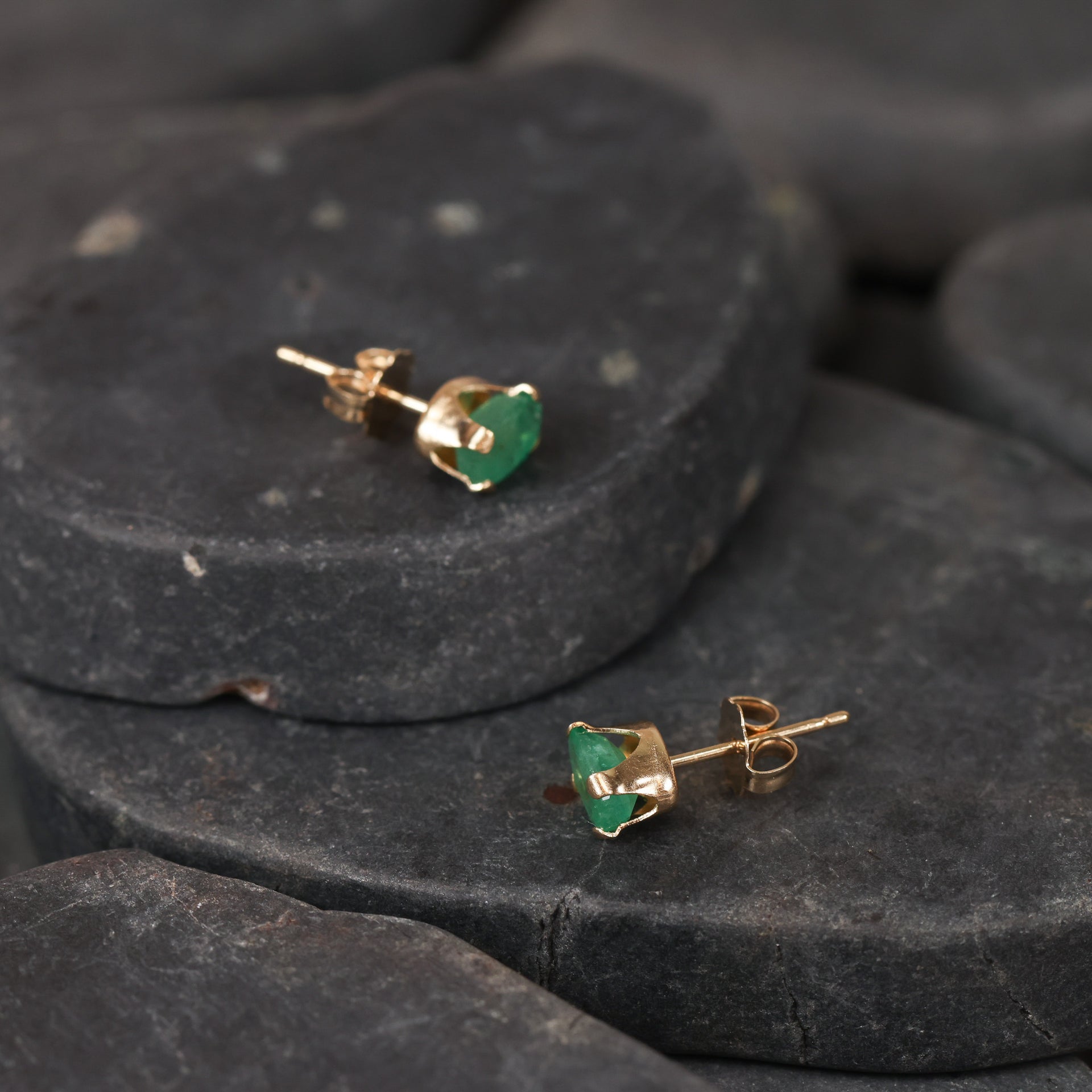 14 Karat Yellow Gold Emerald Stud Earrings