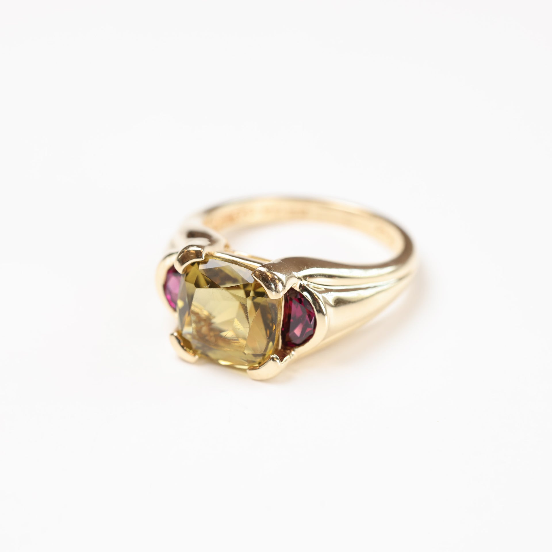 14 Karat Yellow Gold Yellow Stone Ring Size 6