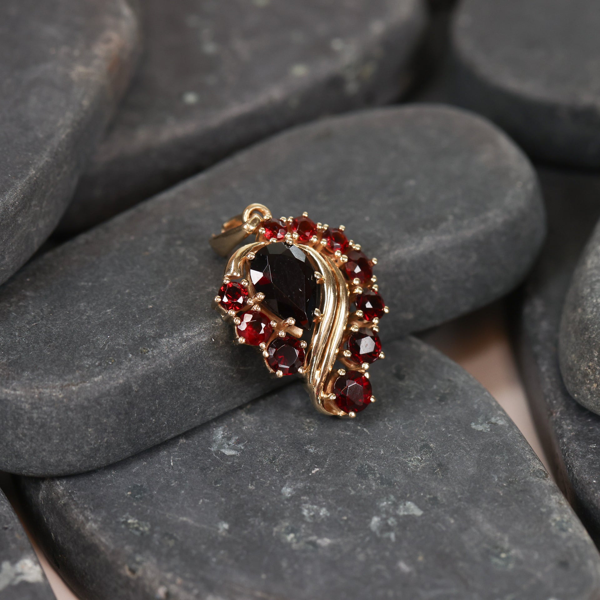 14 Karat Yellow Gold Garnet Heart Pendant