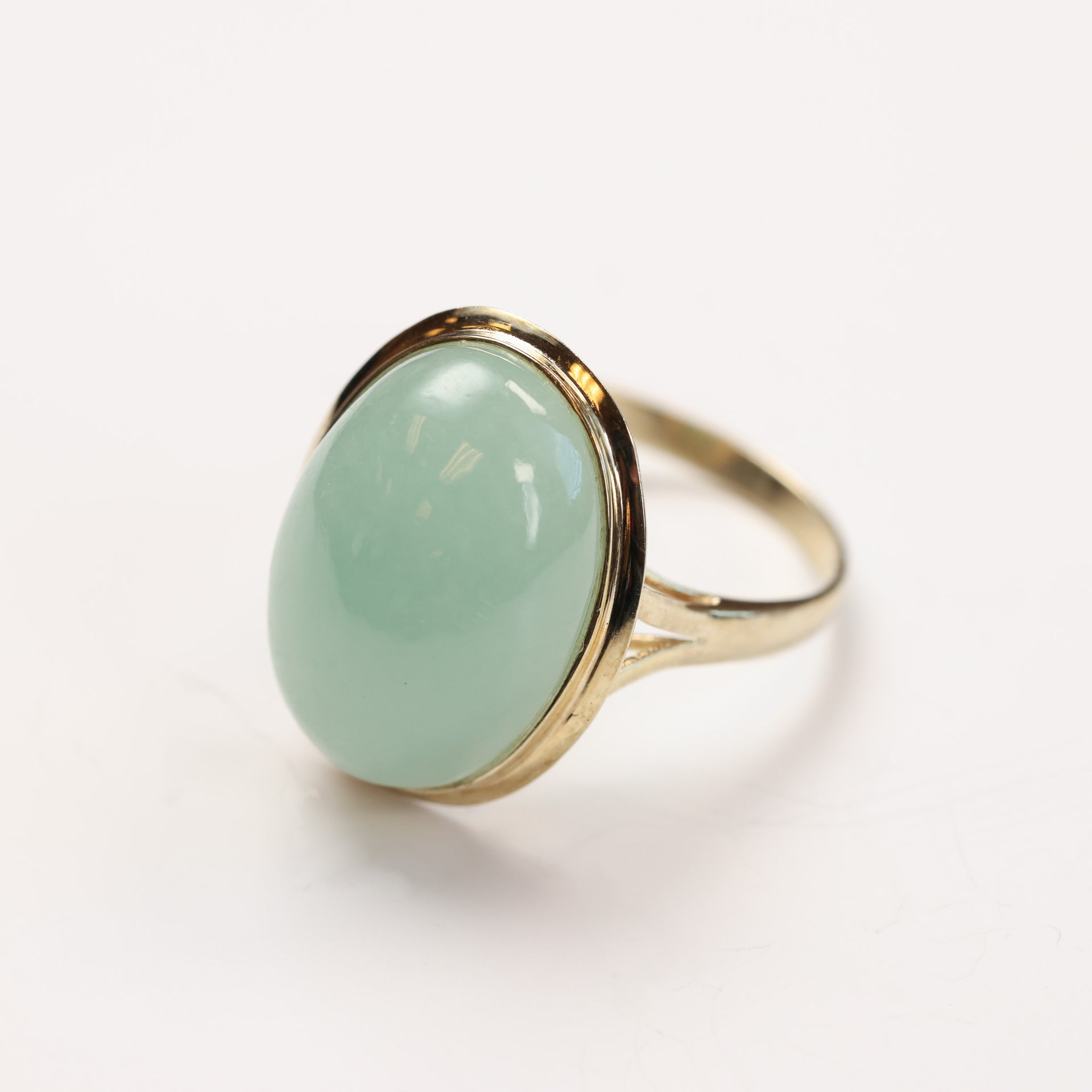 14 Karat Jade Cabochon Ring Size 6.5