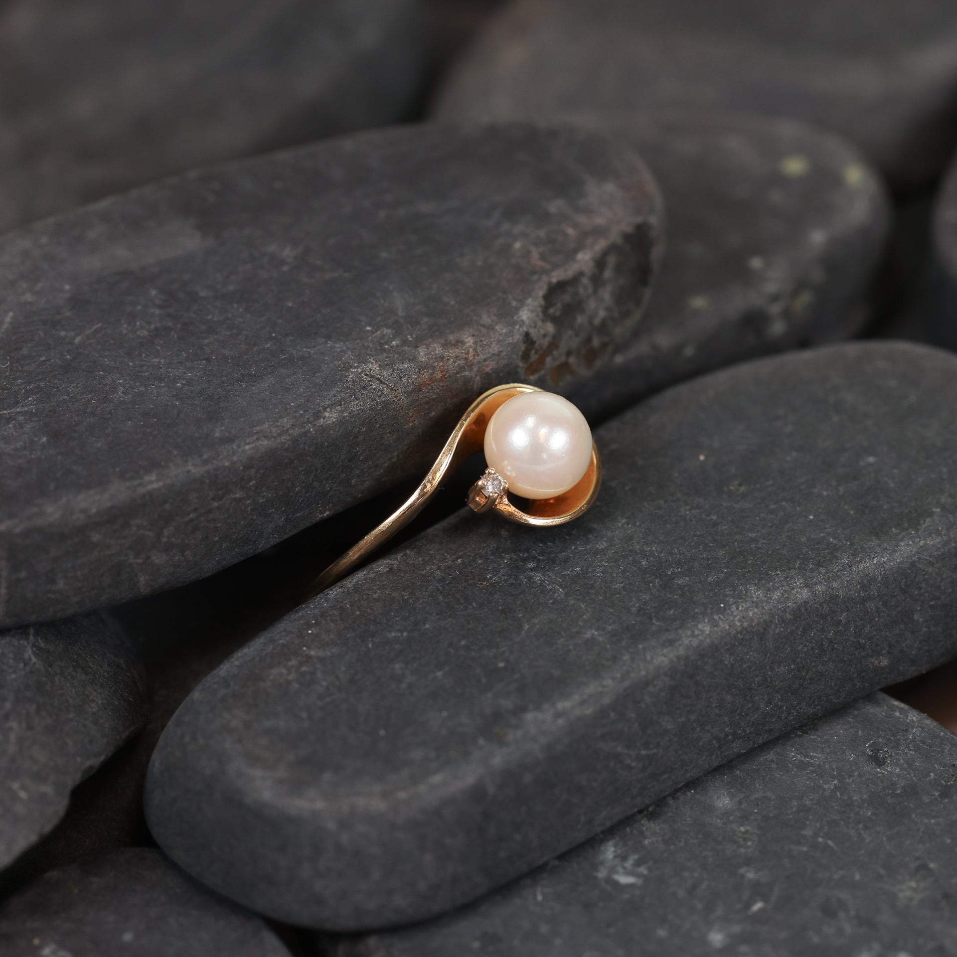 14 Karat Yellow Gold Pearl Ring Size 6