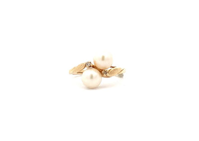 14k Yellow Gold Diamond and Pearls Ring - Exquisite Estate Jewelry with Fine Diamond Accents