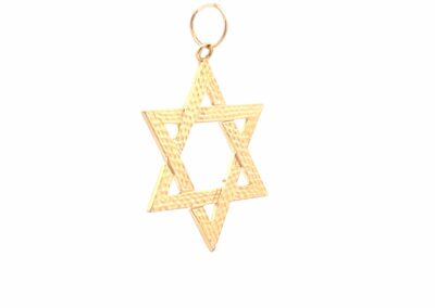 Stunning 14K Yellow Gold Star of David Pendant Necklace - A Mesmerizing Piece of Diamond Fine Jewelry from the Estate Collection
