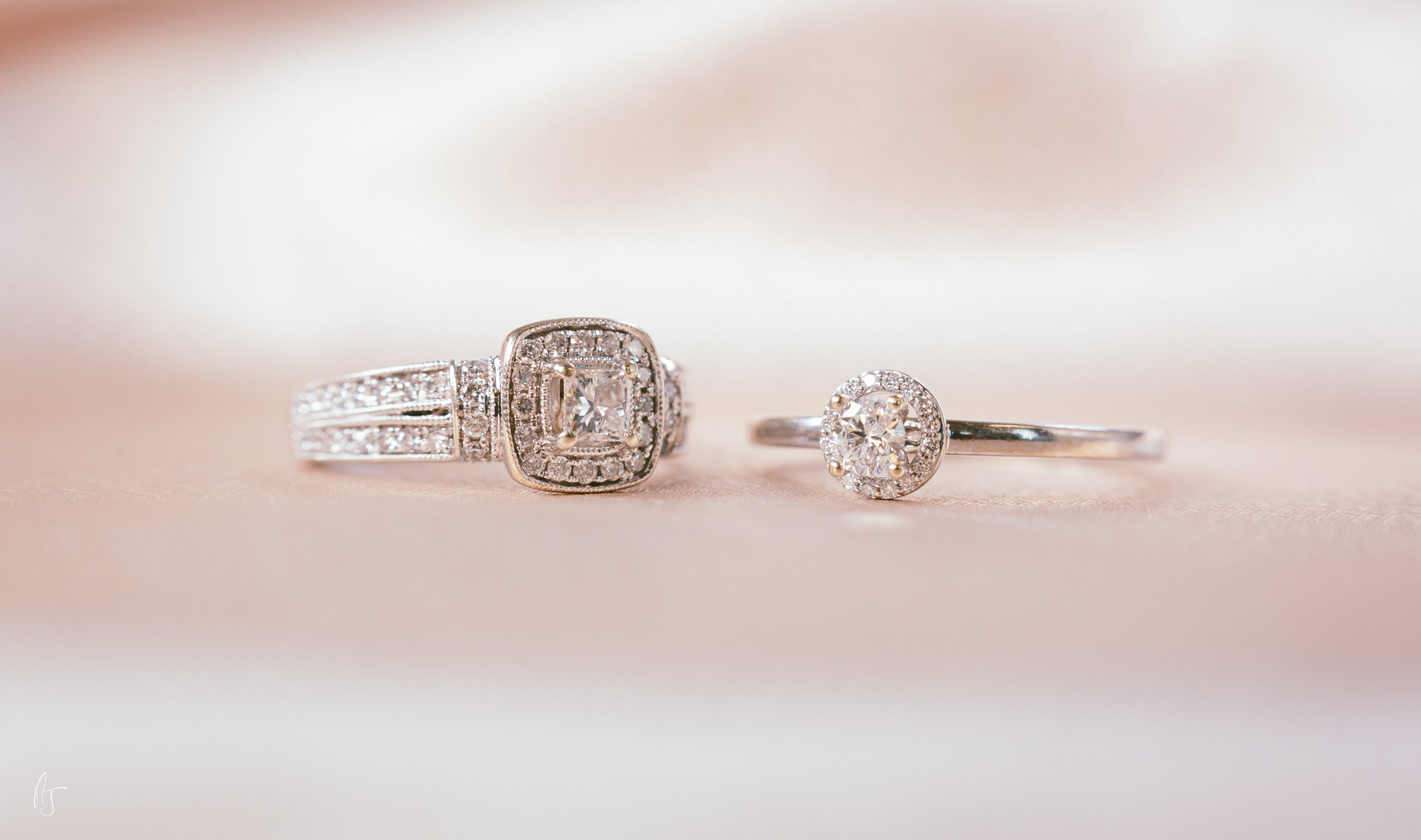 14 Karat White Gold Diamonds Ring | Accurate Jewelry