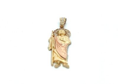 A pendant with an image of jesus on it.