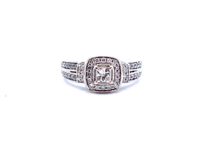 Sparkling Diamond Fine Jewelry: 14 Karat White Gold Ring (Size 7)