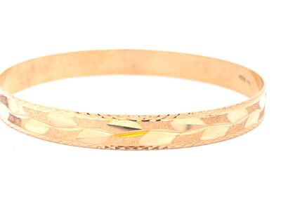 14 Karat Yellow Gold Bangle Bracelet - Exquisite Diamond Jewelry for Women
