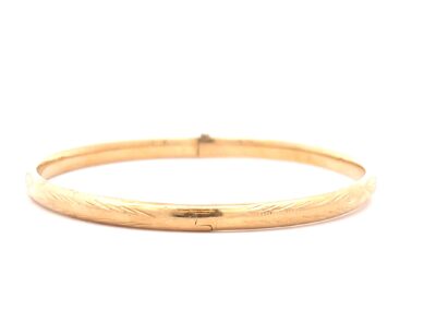 Elegant 14 Karat Bangle Bracelet in Yellow Gold (7.25") - A Shimmering Accessory for Fine Jewelry Lovers