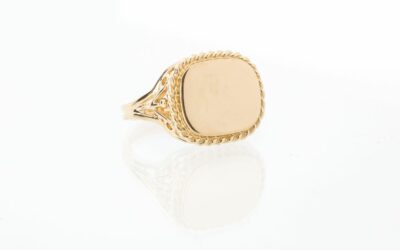 Exquisite White Gold Signet Ring for a Sophisticated Style Statement