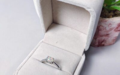 Dainty Engagement Ring: Find the Perfect Dainty Ring