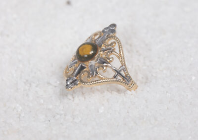A 14 karat yellow g& White Gold Yellow Cabochon Ring.