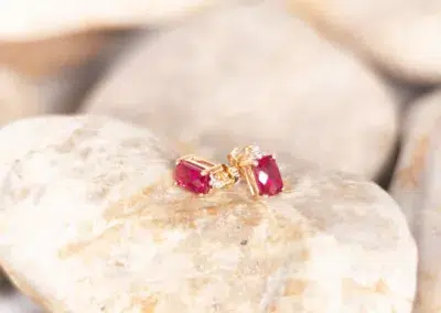 14 Karat yellow gold ruby and diamond stud earrings. -> 14 Karat yellow gold Fashion Chain